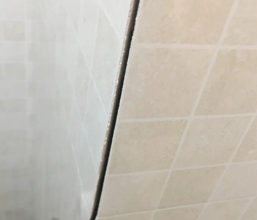 黄州瓷砖空鼓维修公司分享阳台瓷砖脱落的修复过程可以分为以下几个步骤